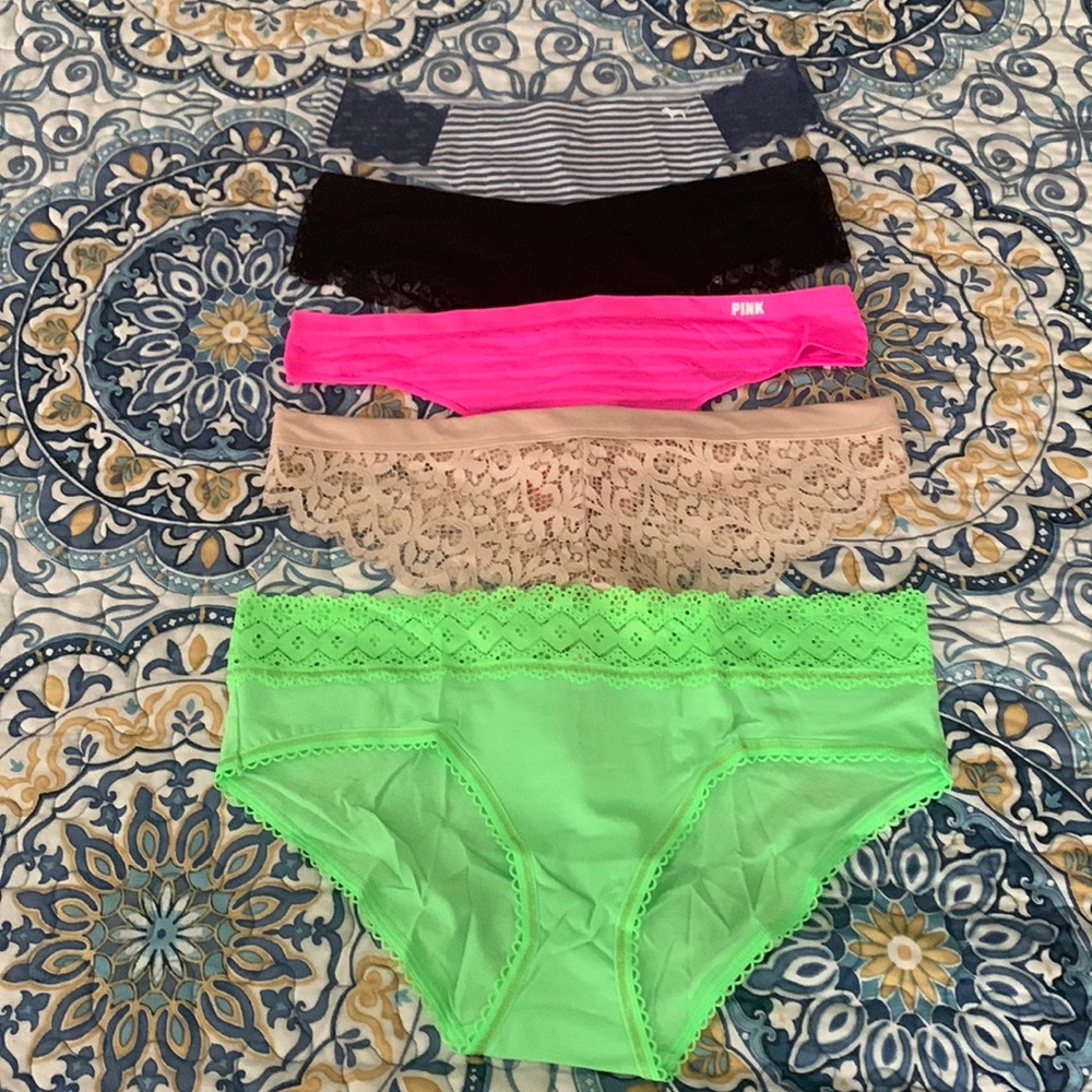 BNWT 5 pairs of Victoria’s Secret panties (2 are Pink brand) size L